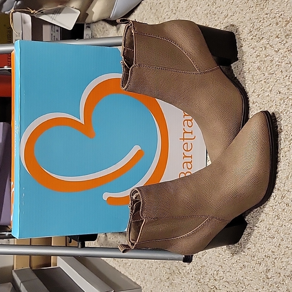 Brand new! Baretraps Yancee Bootie, size 6.5